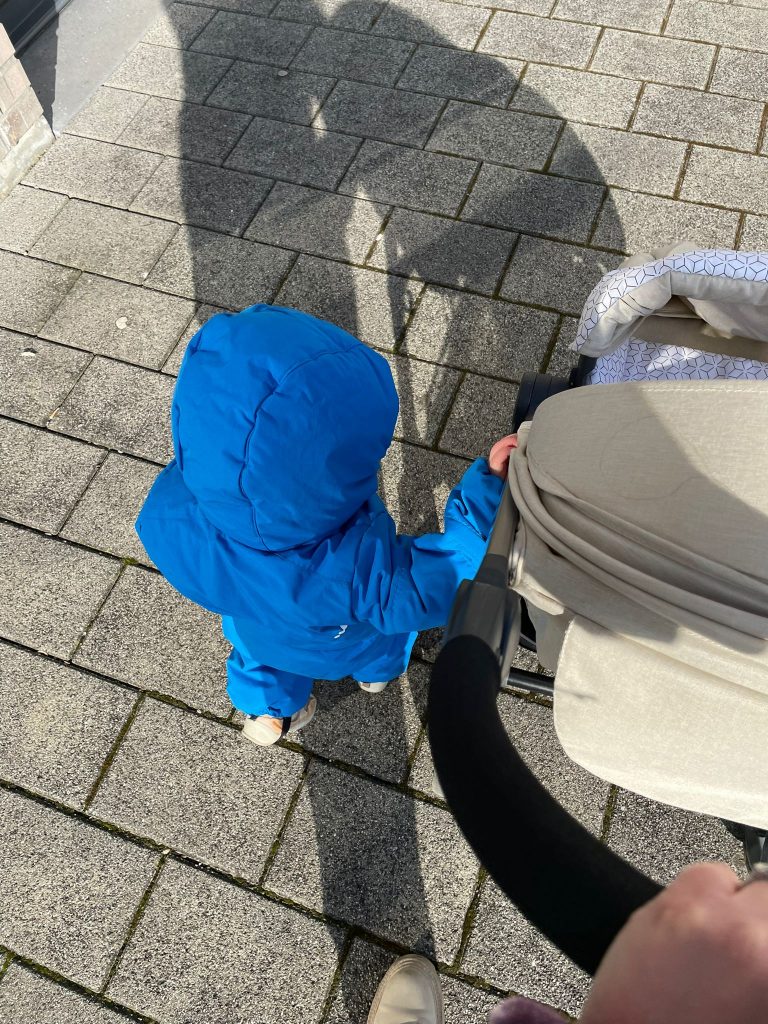 Habit d'hiver pour bébé pour faire une balade par temps froid.